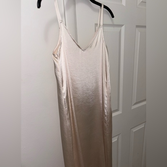 Vince Camuto beige satin dress NWOT - Picture 4 of 5